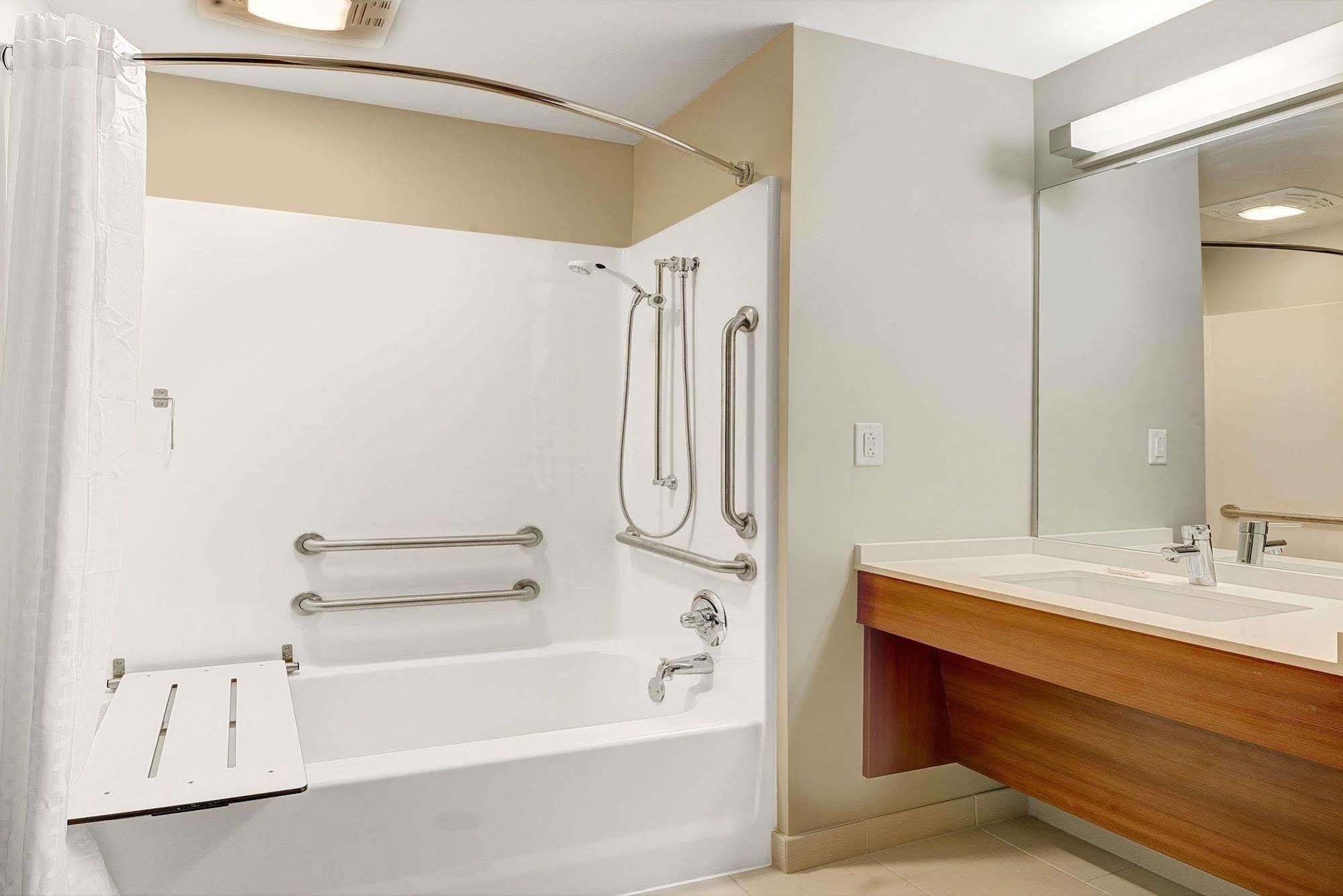 Microtel Inn & Suites By Wyndham Philadelphia Airport Ridley Park Exterior foto